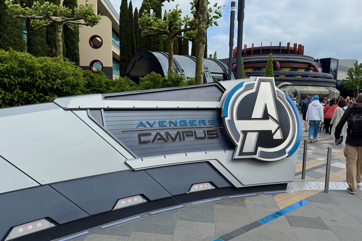 Disney Studios Paris Avengers Sign