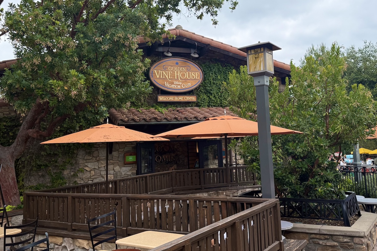 Disney Vacation Club Golden Vine House Exterior