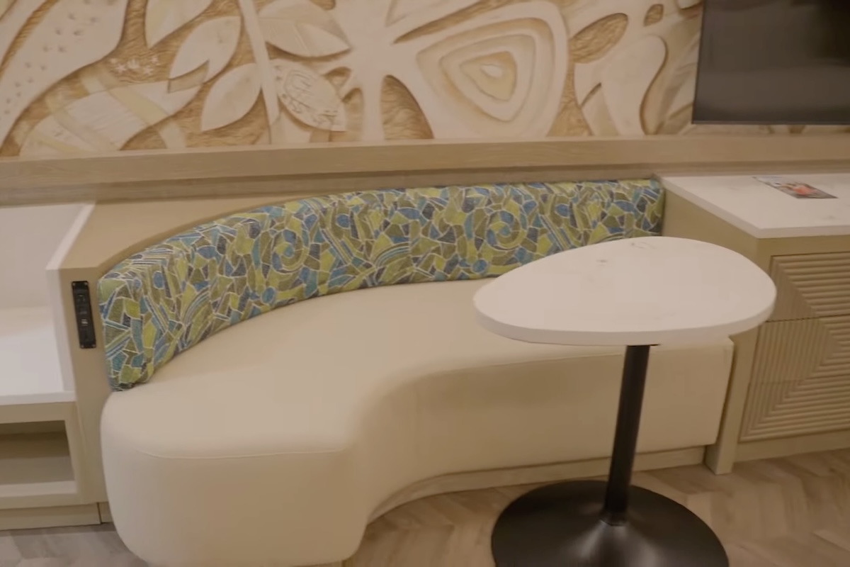 Island Tower Disneys Polynesian Villas Concept Deluxe Studio Banquette 2024 June